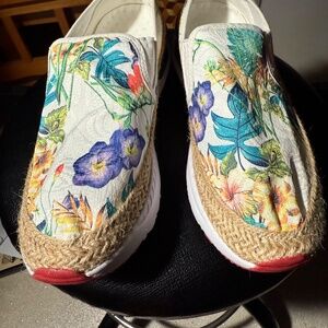 Women's Uubaris Shoes